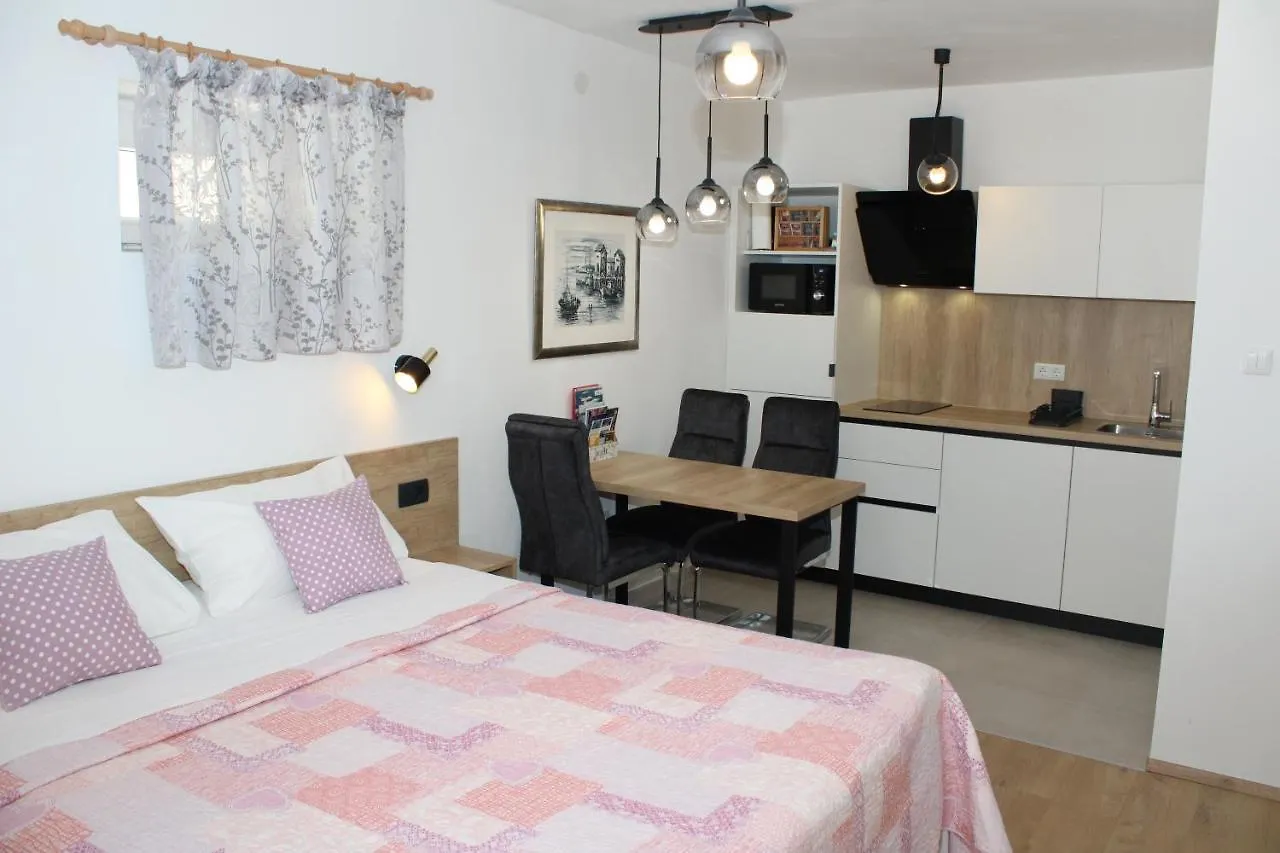 Apartments Lana Split 0*,  Croatia